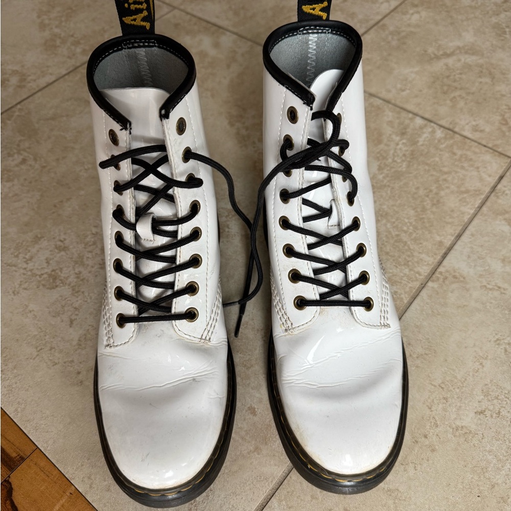 Doc Martin air wiz Lace-Up Boots with Black Trim
